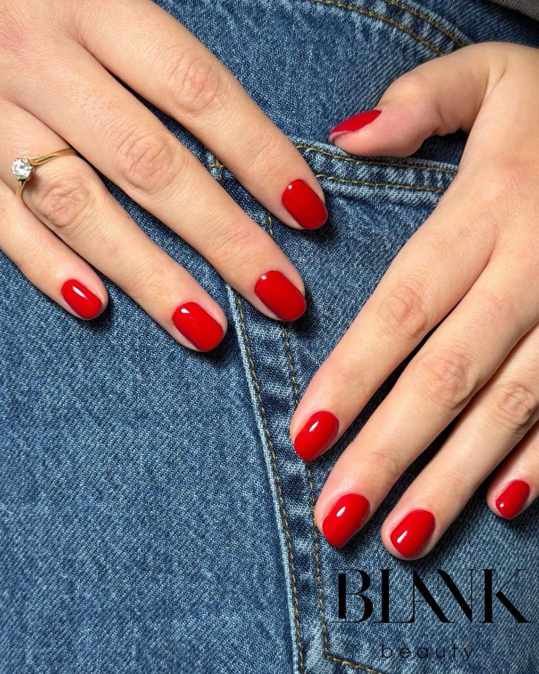 Blank beauty #beograd Manikir Manikir + ojačavanje noktiju rubber bazom