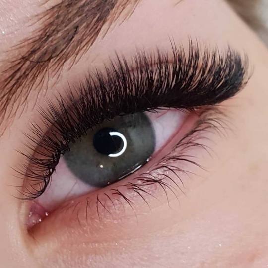Right Beauty #beograd Nadogradnja trepavica Nadogradnja trepavica - ruski volumen 5D - 8D