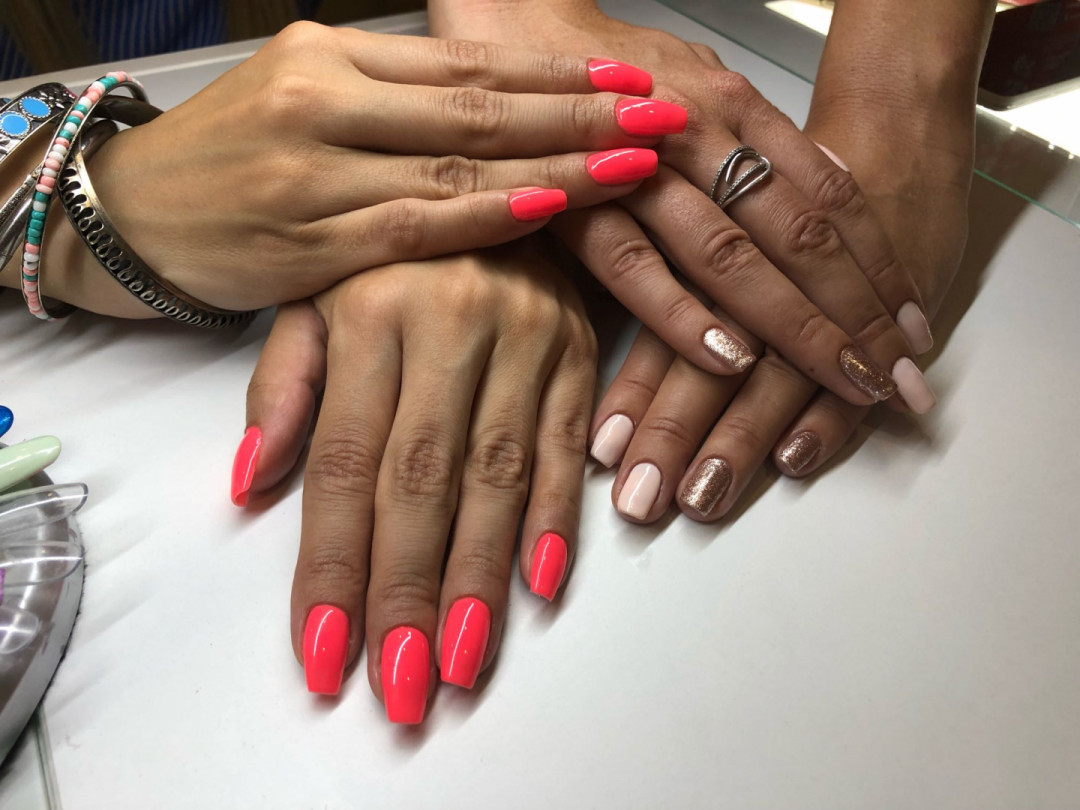 Mademoiselle Beauty #beograd Gel lak Korekcija gel laka - ruke sa aparatnim manikirom