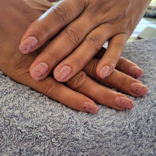 Salon Lepote Kaja #beograd Ojačavanje noktiju Ojačavanje prirodnih noktiju gelom
