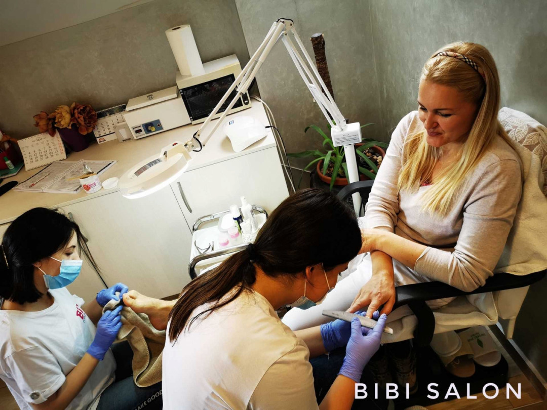 Bibi beauty centar #beograd Estetski pedikir Estetski pedikir + gel lak