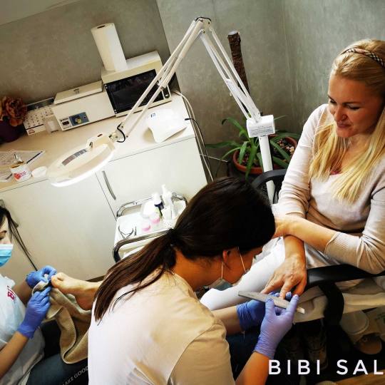 Bibi beauty centar #beograd Estetski pedikir Estetski pedikir + gel lak pedikir i manikir paralelno