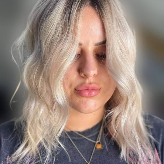 Emaleon #stara-pazova Ombre, sombre, balayage Balayage - kosa srednje dužine+šišanje i feniranje 