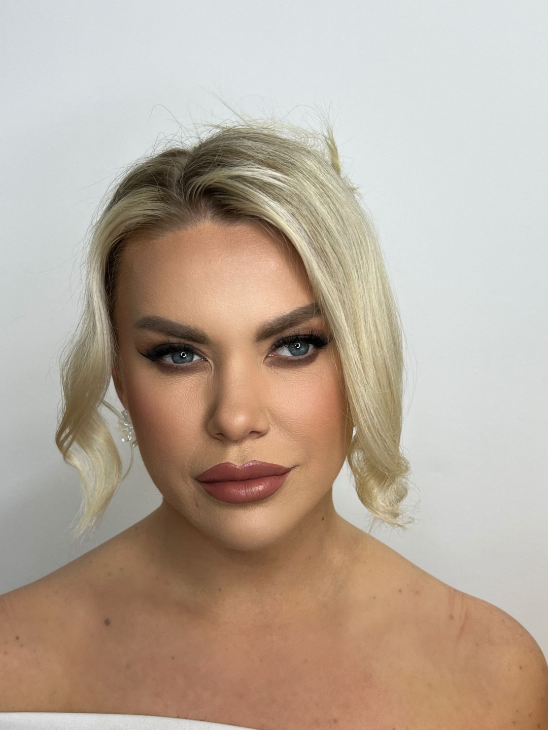 Studio Imela #beograd Make-up / šminkanje Profesionalno šminkanje + svečana frizura - složena