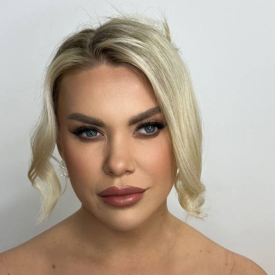 Studio Imela #beograd Make-up / šminkanje Profesionalno šminkanje + svečana frizura - složena