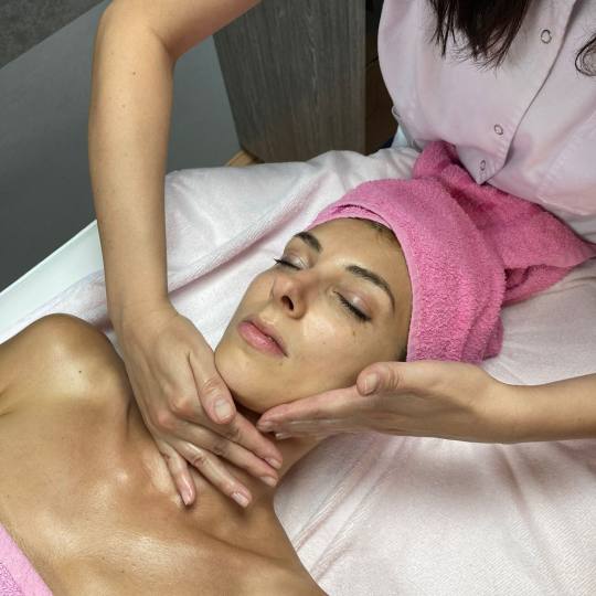 Oasis centar MT #novisad Masaža lica ANTIAGE masaza lica vrata i dekoltea Masaza lica, vrata i deko