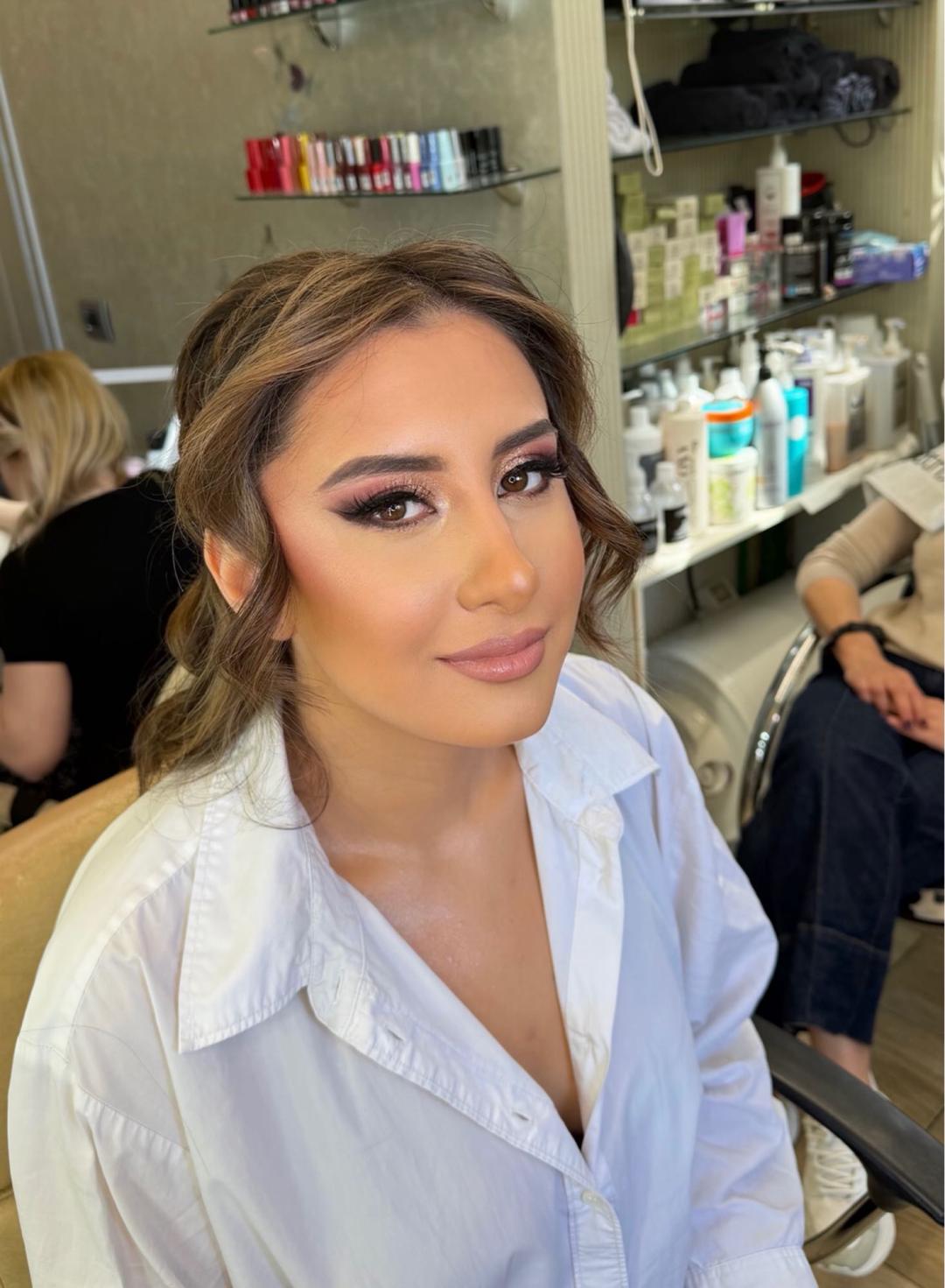 Profesionalno šminkanje + veštačke trepavice + svečana frizura - Bibi beauty centar, Beograd Make-up / šminkanje Lice Make-up / šminkanje, Beograd, Banovo brdo