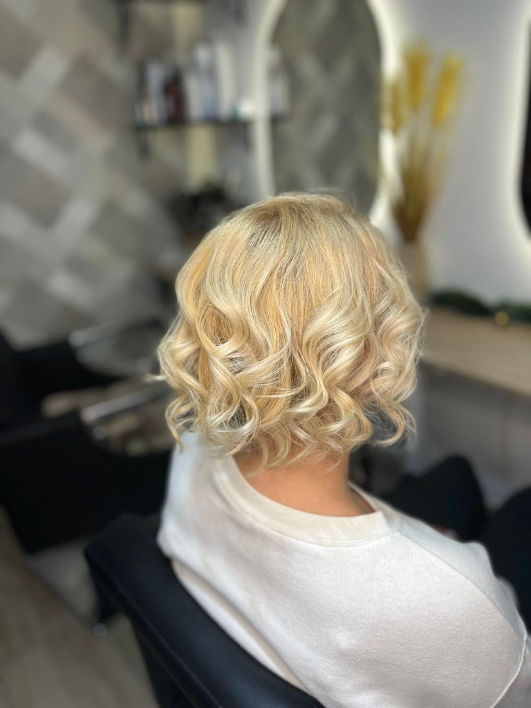 Slavica #beograd Feniranje i stilizovanje Feniranje na lokne - kratka kosa