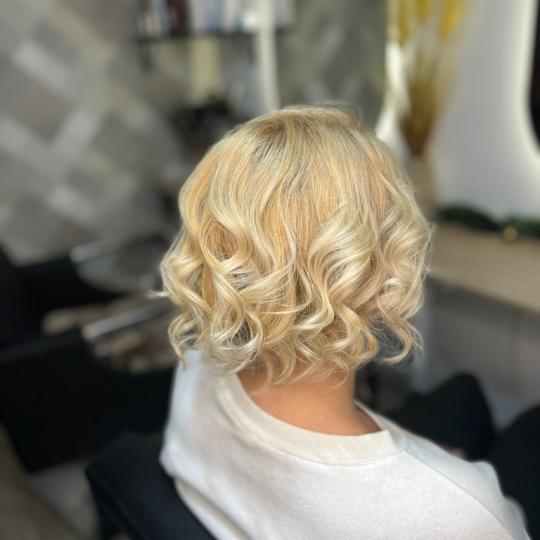 Slavica #beograd Feniranje i stilizovanje Feniranje na lokne - kratka kosa lokne