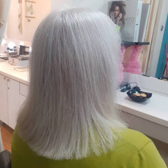 Salon Lepote Kaja #beograd Pramenovi Pramenovi na foliju - kosa srednje dužine Crveno na radost