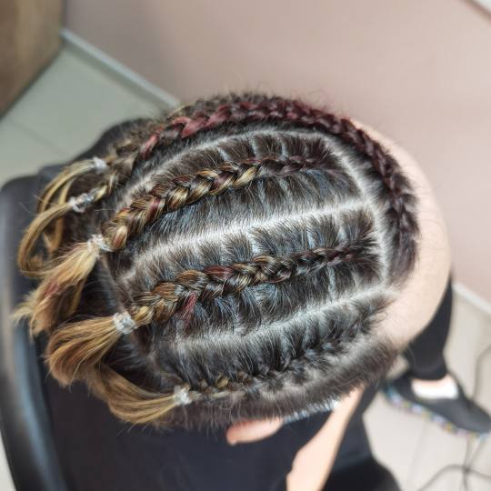 Sanja Afro Frizerka #nis Pletenice, kike, punđe Riblja kost do pola Cena je po pletenici
