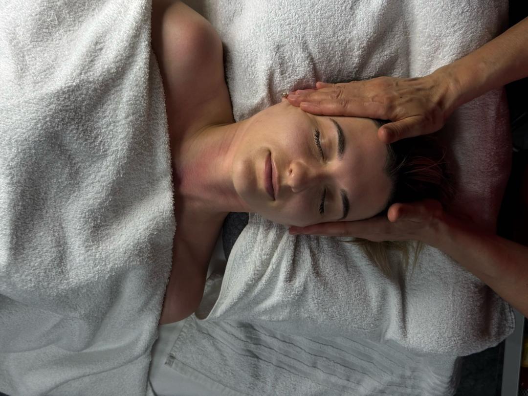 Dubokotkivna masaža lica + vrat + dekolte 45 min - AmiSo Beauty Studio, Novi Sad Masaža lica Lice Masaža lica, Novi Sad, Centar - Stari grad