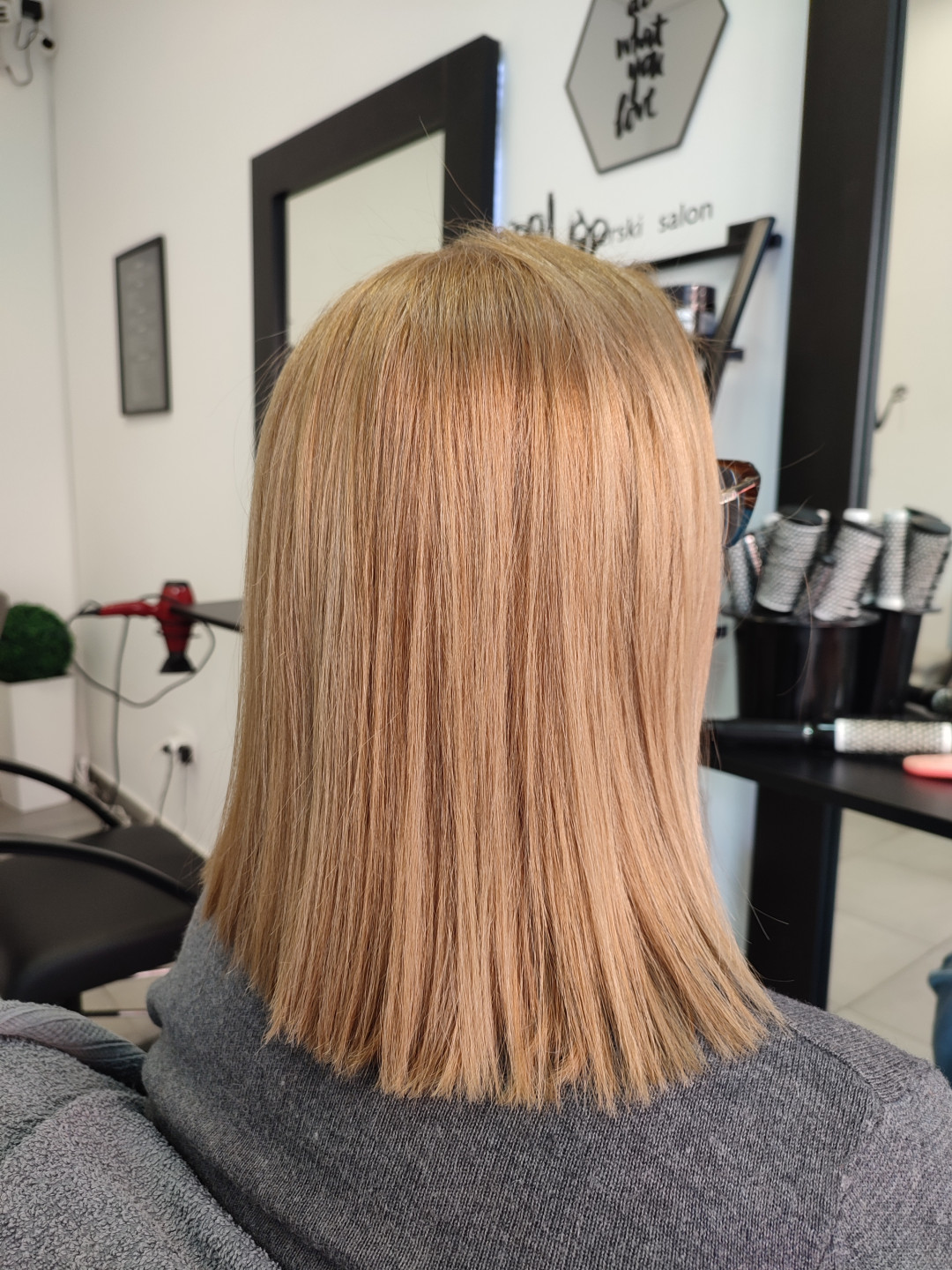 Infinity Hair #novisad Feniranje i stilizovanje Feniranje na ravno - kosa srednje dužine (do ramena)