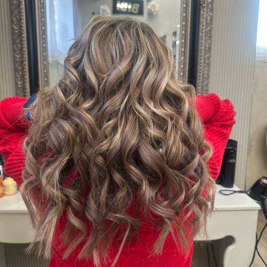 Bibi beauty centar #beograd Nadogradnja kose Nadogradnja kose mikro ring - do 100 pramenova nadograd