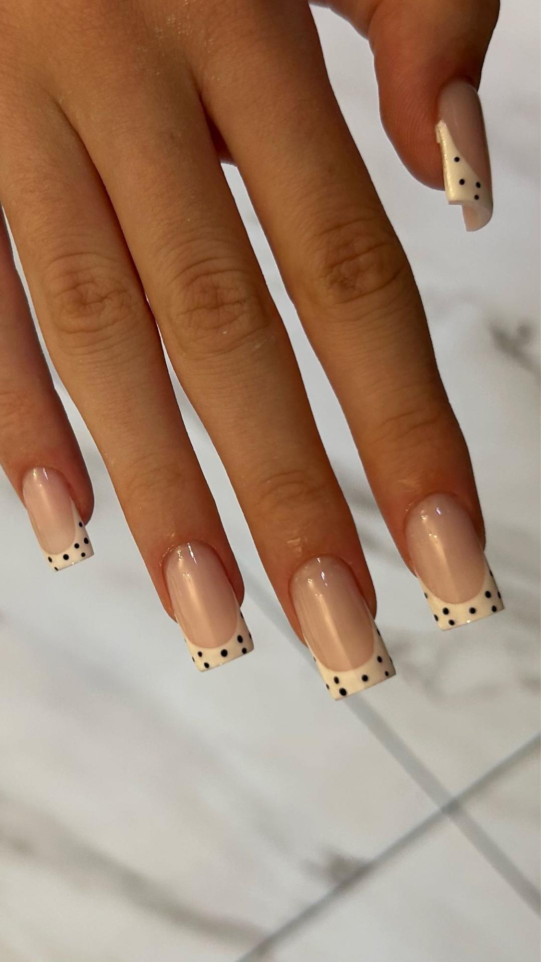 Ojačavanje noktiju gelom +trajni lak+manikir - Esthetique Privé, Beograd Gel lak Nokti Gel lak, Beograd, Centar, Stari grad, Dorćol
