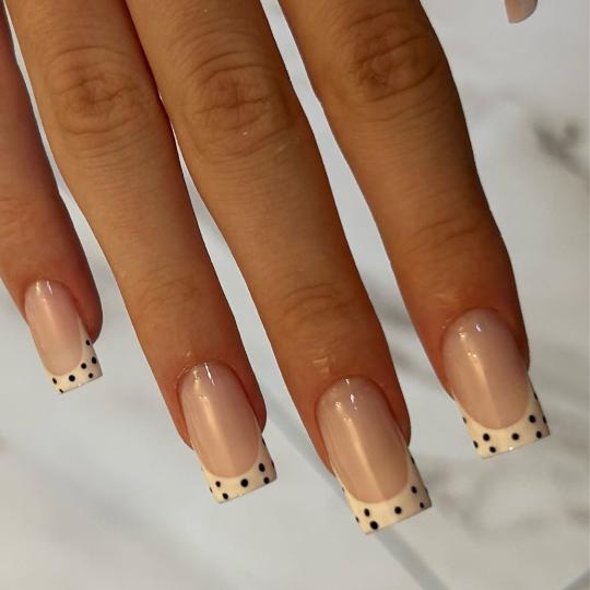 Esthetique Privé #beograd Gel lak Ojačavanje noktiju gelom +trajni lak+manikir