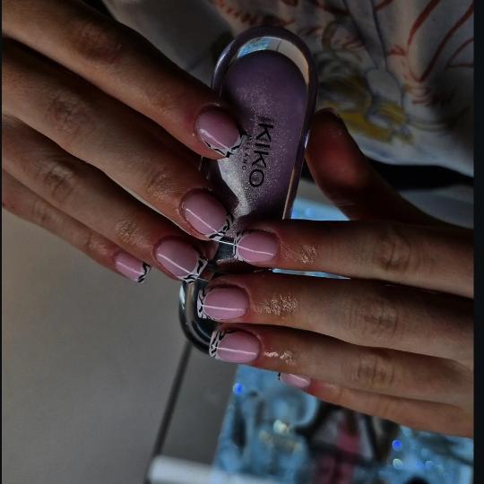 Daniela #beograd Gel lak Gel na prirodnim noktima • Doplata za frenč: 200 rsd
• Doplata za crt
