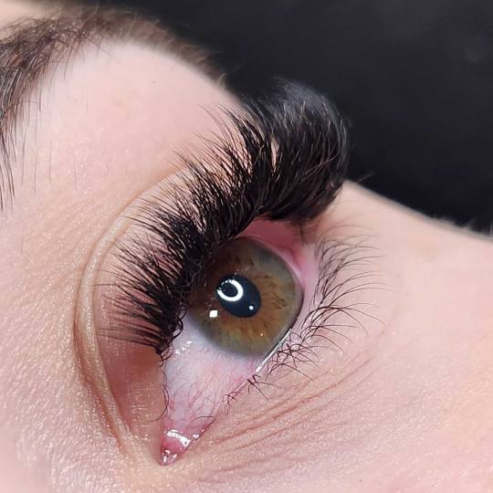 Right Beauty #beograd Nadogradnja trepavica Nadogradnja trepavica - mega volumen