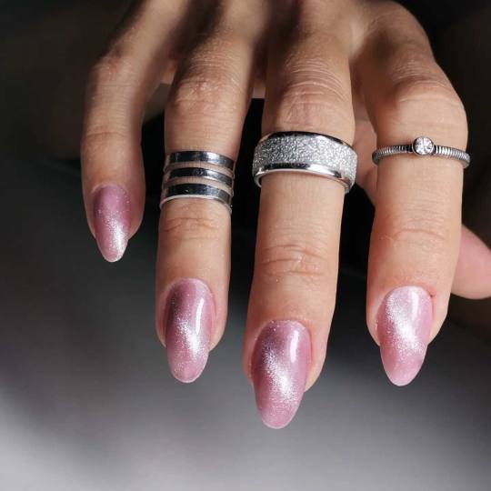 Ilona Gray #beograd cat eye tehnika nanosenja boje, uz magnetne da bi se dobio ovakav efekat