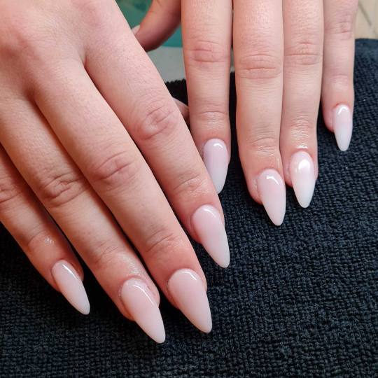 Right Beauty #beograd Izlivanje noktiju Izlivanje noktiju dužina 3