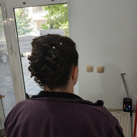 Studio Ceca #novisad Izlivanje noktiju Svecana frizura srednja kosa (podrazumeva dolazak sa cistom k