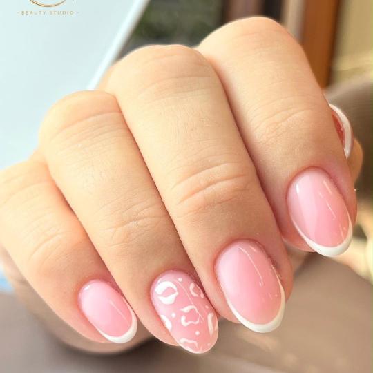 Issi Nails #beograd Korekcija noktiju Korekcija / ojačavanje noktiju - S dužina Nokti