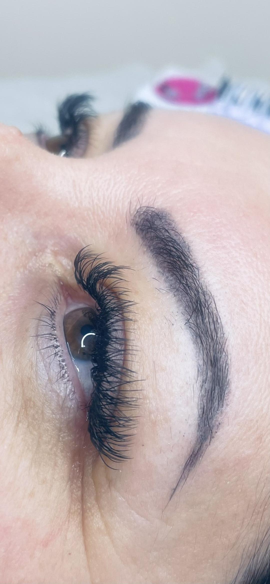 Blinka Beauty Studio #nis Nadogradnja trepavica Nadogradnja svilenih trepavica - hibrid