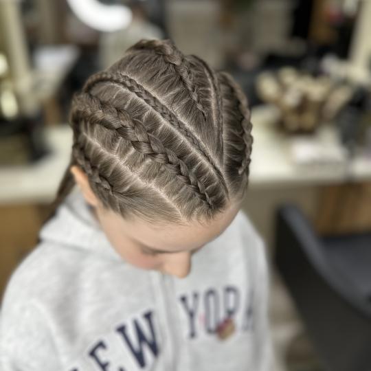 Diana Body & Hair Studio #beograd Pletenice, kike, punđe Pletenica - komad