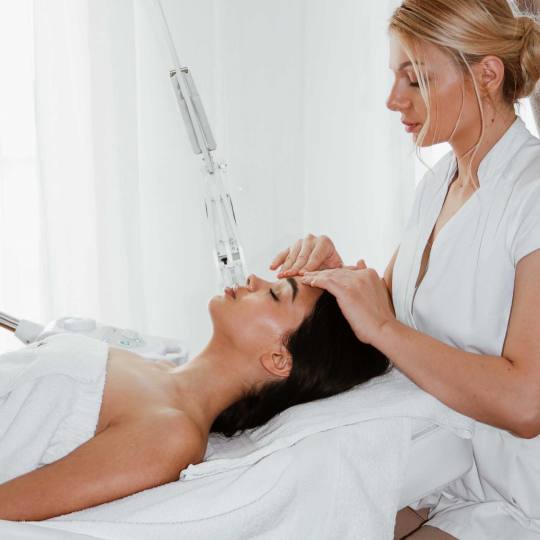 Beautique spa #beograd Tretman lica Ucvrstite i preoblikujte konture lica, podmladite ga, pokrenite 