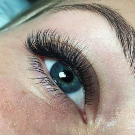 Right Beauty #beograd Nadogradnja trepavica Nadogradnja trepavica - ruski volumen 5D - 8D