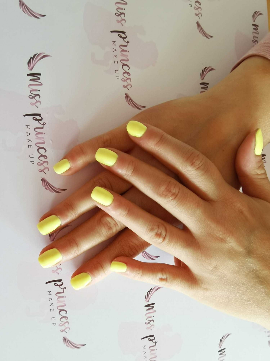 Miss Princess Make up #beograd Izlivanje noktiju Korekcija izlivanja noktiju gelom / akrilom / akry gelom - M dužina