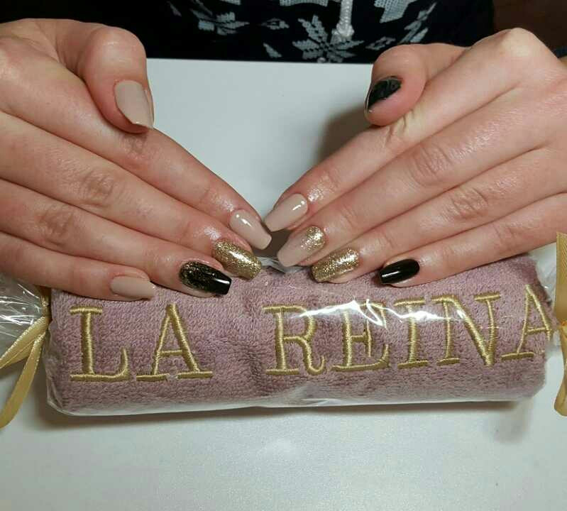 La Reina #beograd Gel lak Gel lak - ruke + noge