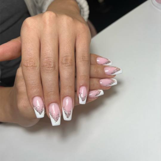 Nini beauty studio #beograd Ojačavanje noktiju Ojačavanje noktiju gelom - S / M dužina