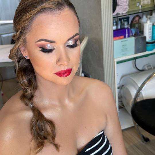 Bibi beauty centar #beograd Make-up / šminkanje Profesionalno šminkanje + veštačke trepavice + s