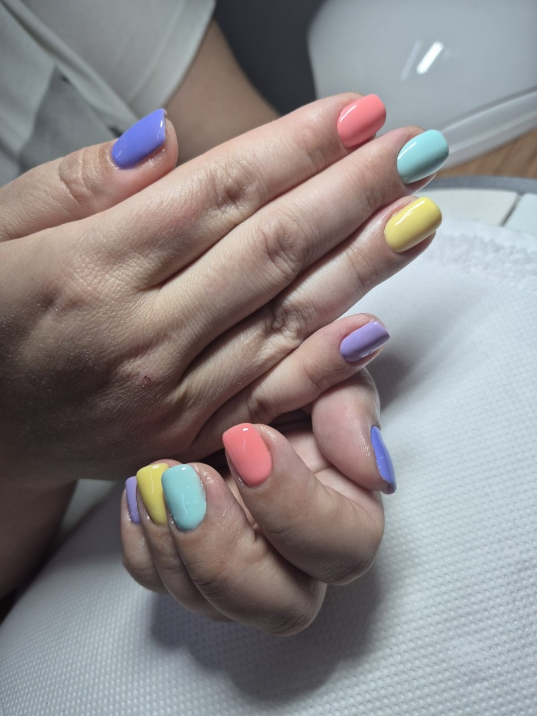 Gel lak+ skidanje gel laka - Fusion centar, Kruševac Gel lak Nokti Gel lak, Kruševac, Centar