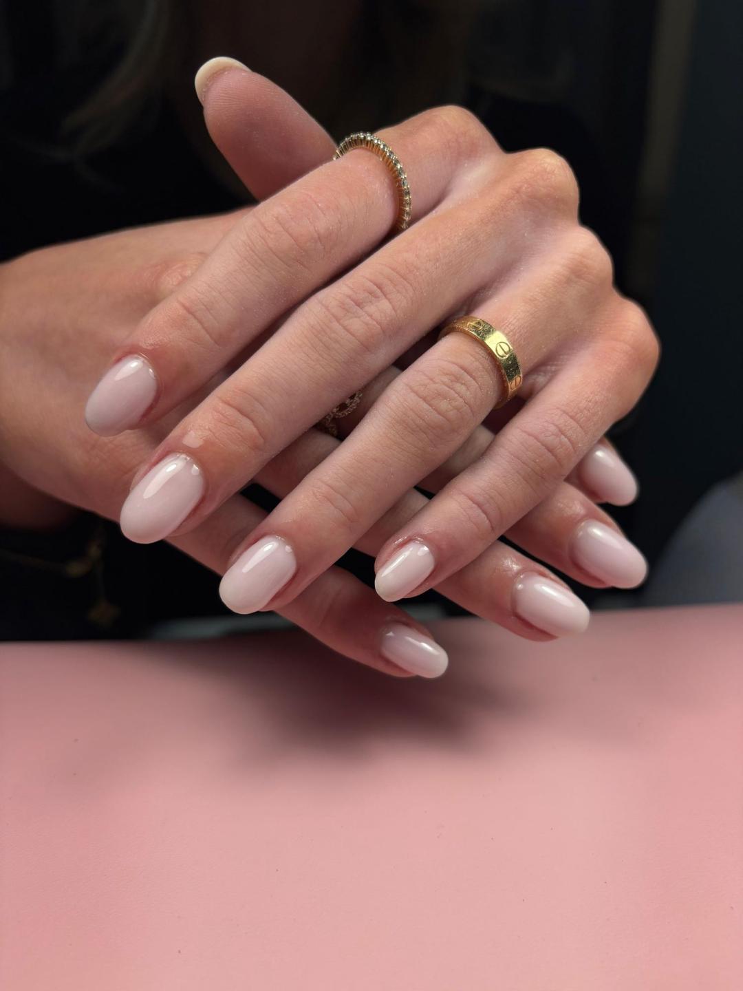 L’Avenue #beograd Korekcija noktiju Korekcija rubber baze