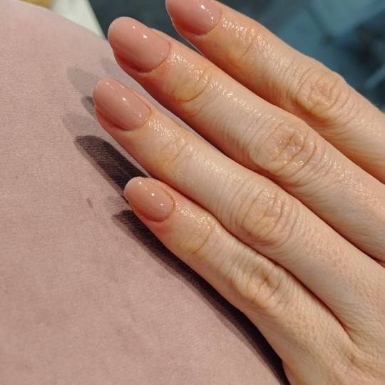 aBeauty Salon Lepote #beograd Manikir Ruski manikir + gel lak Želite li osvežiti svoj izgled i dod