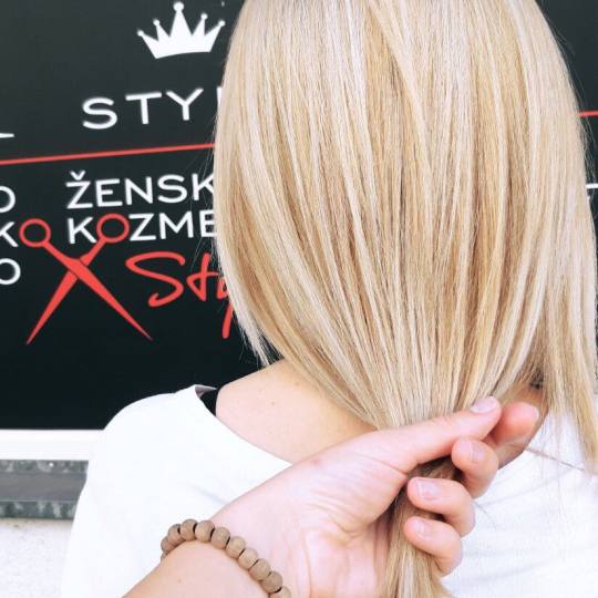 X Style #novisad Farbanje kose Pramenovi u jednoj boji + preliv - duga kosa