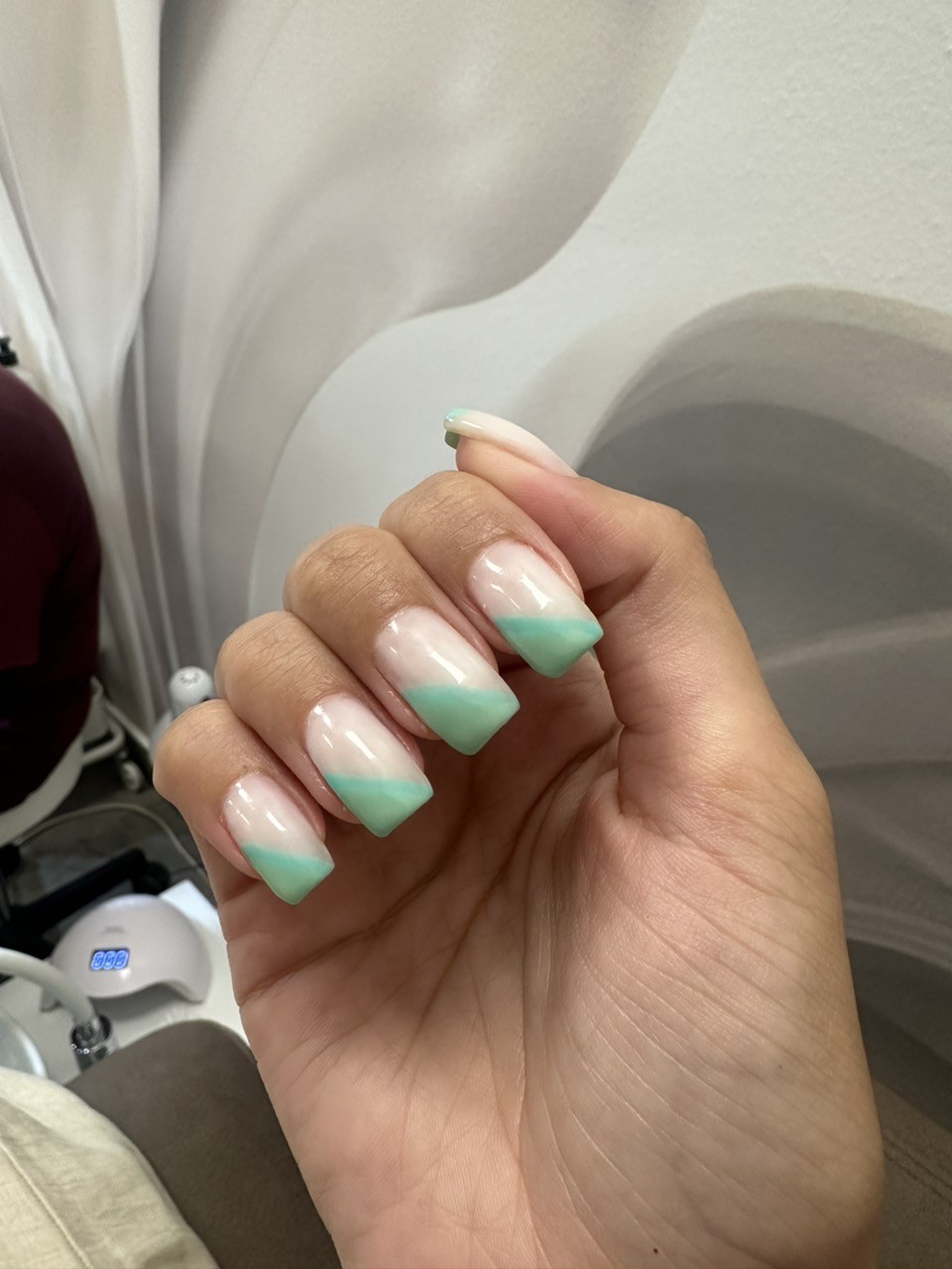 Monstera beauty salon #beograd Ojačavanje noktiju Ojačavanje prirodnih noktiju gelom - L dužina noktiju