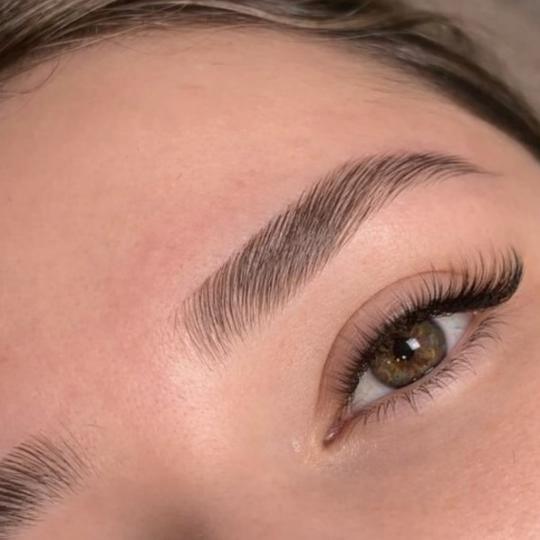 AmiSo Beauty Studio #novisad Obrve Korekcija obrva voskom / pincetom + Laminiranje obrva