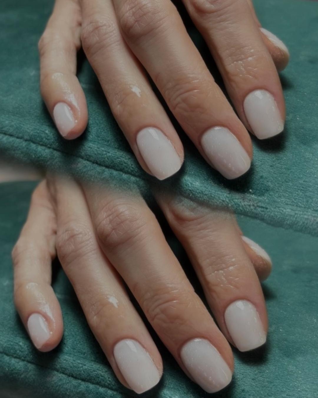 Ojačavanje noktiju prirodnih noktiju gelom - S / M dužina - Lumière studio, Beograd Ojačavanje noktiju Nokti Ojačavanje noktiju, Beograd, Voždovac