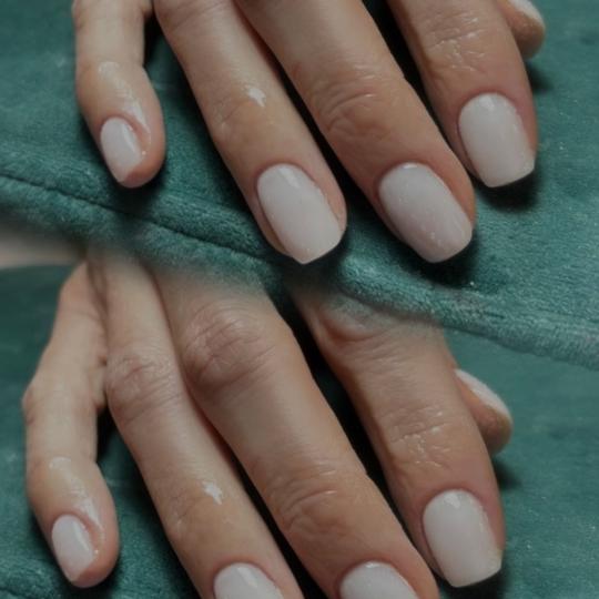 Lumière studio #beograd Ojačavanje noktiju Ojačavanje noktiju prirodnih noktiju gelom - S / M du�