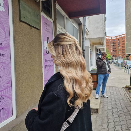 Beauty studio S #novisad Svečane i frizure za svadbu Svečana frizura - duga kosa