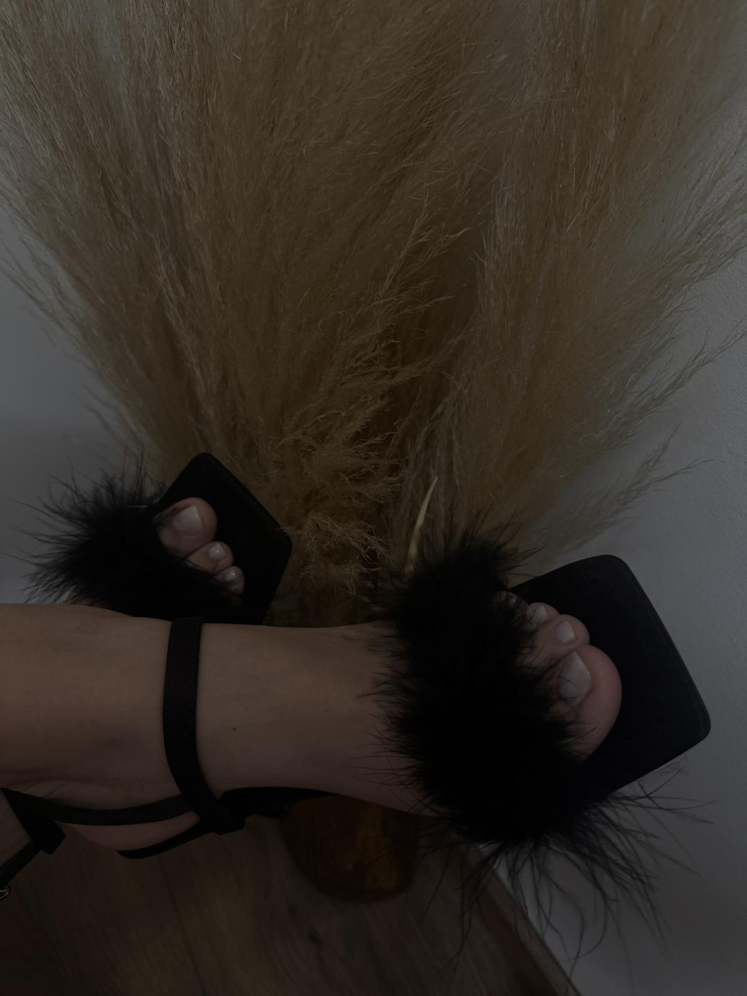 Skraćivanje noktiju + trajni lak - noge - The Mat beauty, Beograd Manikir Nokti Manikir, Beograd, Slavija, Autokomanda, Neimar