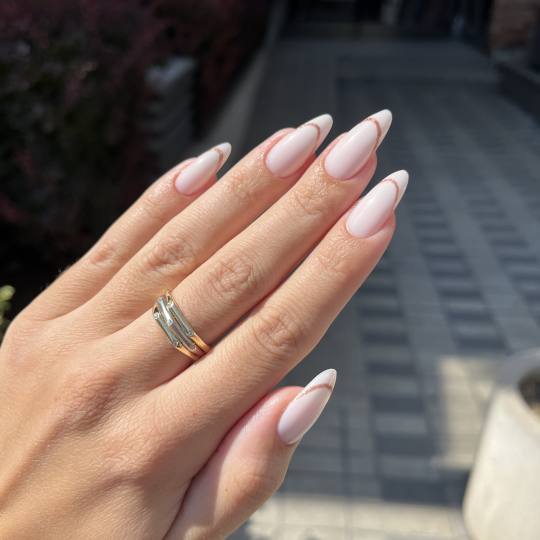 aBeauty Salon Lepote #beograd Izlivanje noktiju IZLIVANJE NOKTIJU - M dužina ✨ French manikir –