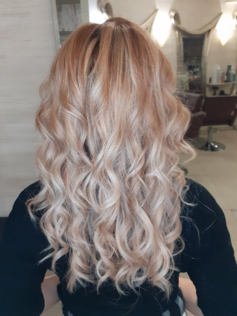 Kalina Beauty #beograd Pramenovi Pramenovi na foliju + preliv + feniranje kosa srednje dužine