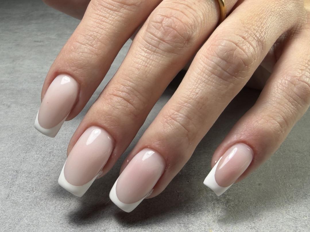 Korekcija izlivanja noktiju gelom - M dužina - Elle beauty center, Novi Sad Izlivanje noktiju Nokti Izlivanje noktiju, Novi Sad, Grbavica, Liman, Adamićevo