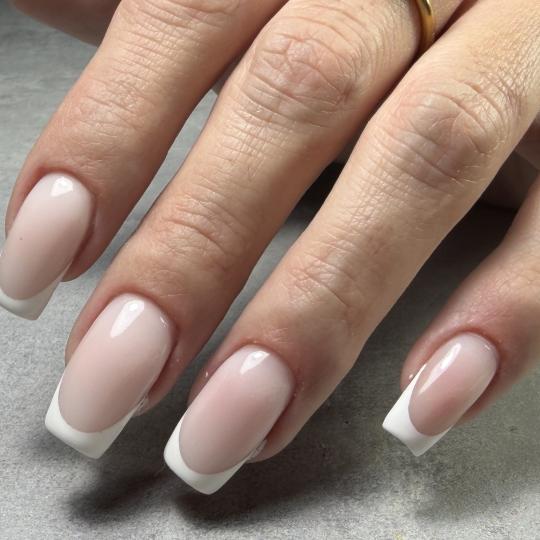 Elle beauty center #novisad Izlivanje noktiju Korekcija izlivanja noktiju gelom - M dužina