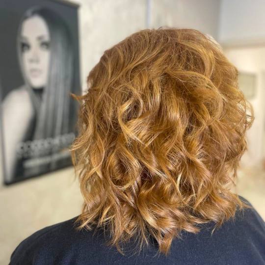 Beauty in Style DM #novisad Feniranje i stilizovanje Feniranje na talase - kosa srednje dužine