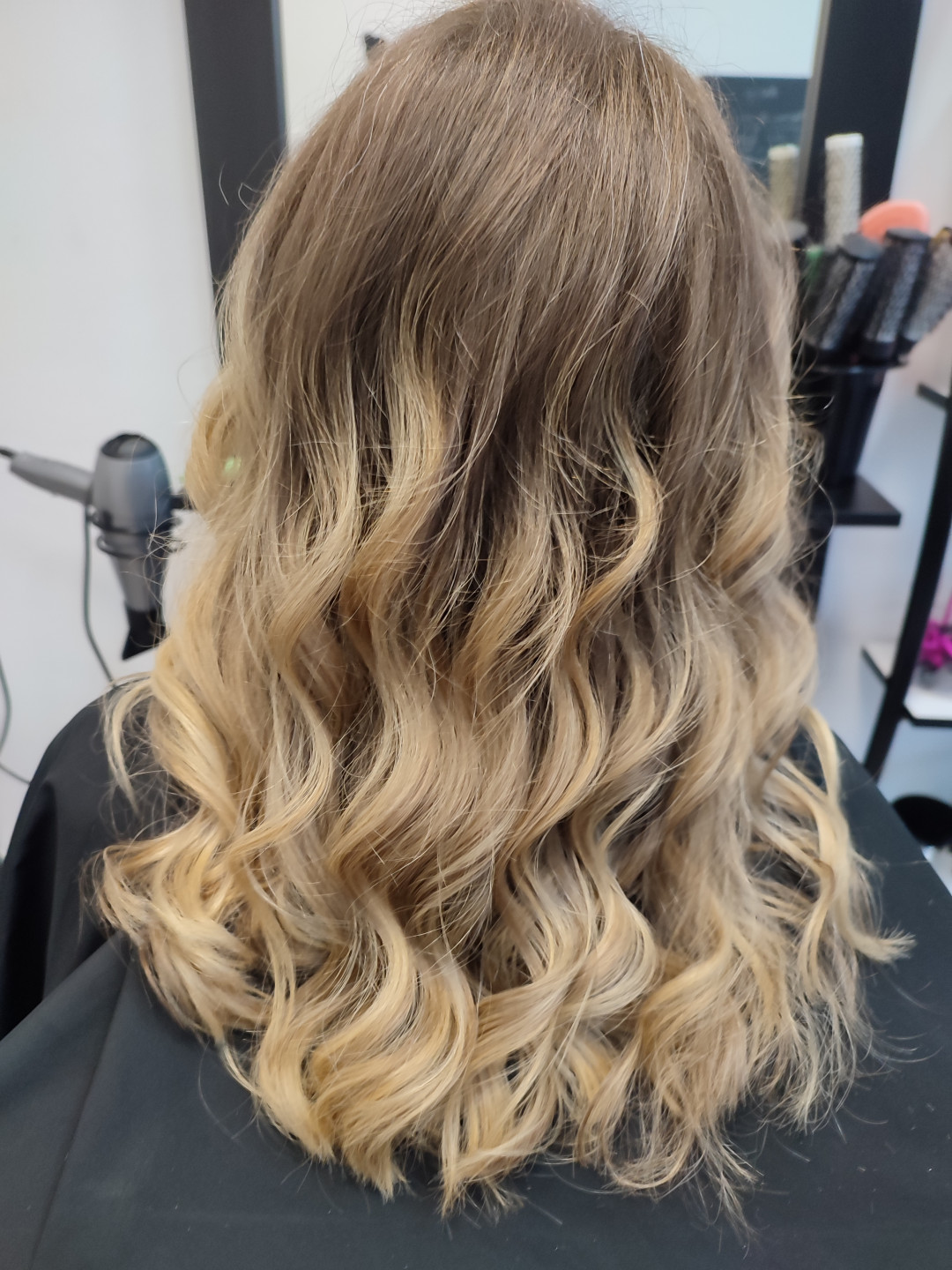 Infinity Hair #novisad Feniranje i stilizovanje Feniranje na talase - extra duga kosa (preko lopatica)